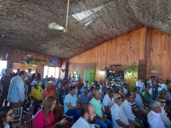 Medio Ambiente entrega RD$27 milllones en indenmización a agricultores de Valle Nuevo