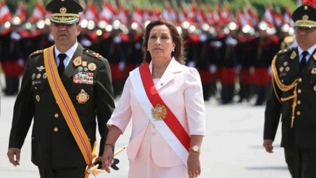 Presidenta de Perú hace llamado a la calma, tras protestas en varias ciudades