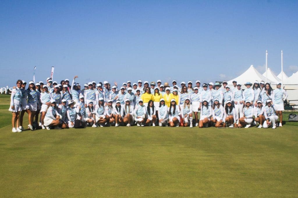 Foto grupal de todas las participantes, junto a la directiva de LPGA Amateurs DR
