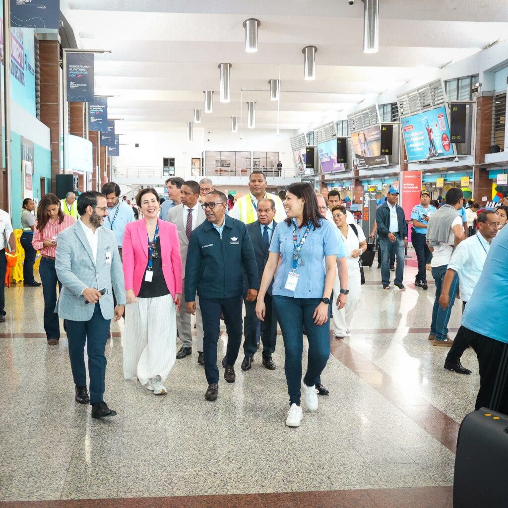 Departamento Aeroportuario supervisa obras en AILA que ejecuta Aerodom