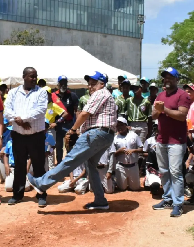 Academia Luisito inaugura su torneo interno de béisbol