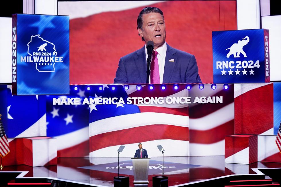 El doctor Ronny Jackson asiste a la Convención Nacional del Partido Republicano, el 17 de julio de 2024, en Milwaukee (Wisconsin). EFE/Shawn Thew