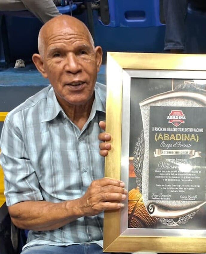 Mauricio Baéz y San Lázaro triunfan basket superior femenino